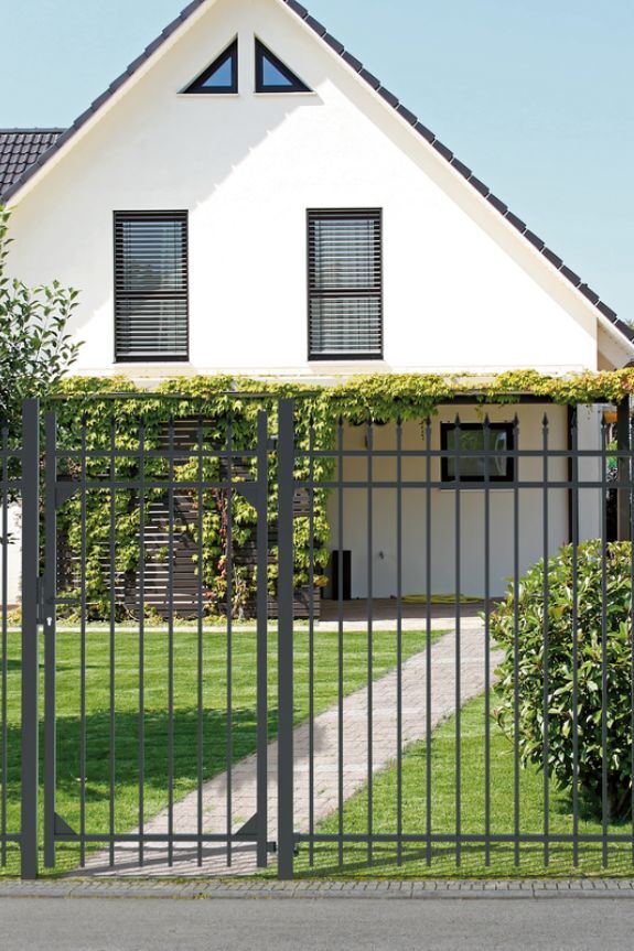 Eleganz an der Grundstücksgrenze Mach deinen Gartenzaun zum Blickfang